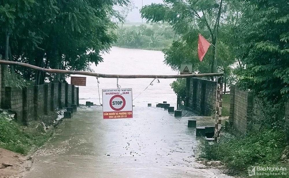 Nghệ An: Nhiều địa phương bị chia cắt, Quỳ Hợp sơ tán dân vì mưa lũ ảnh 6