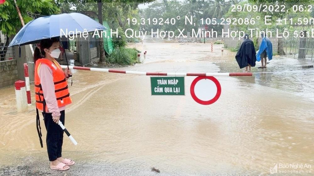 Nghệ An phải đóng nhiều tuyến đường do mưa lụt ảnh 11