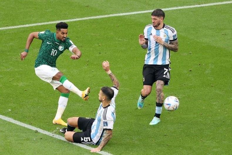 Địa chấn World Cup 2022: Argentina thua sốc Saudi Arabia trận đầu ra quân ảnh 3