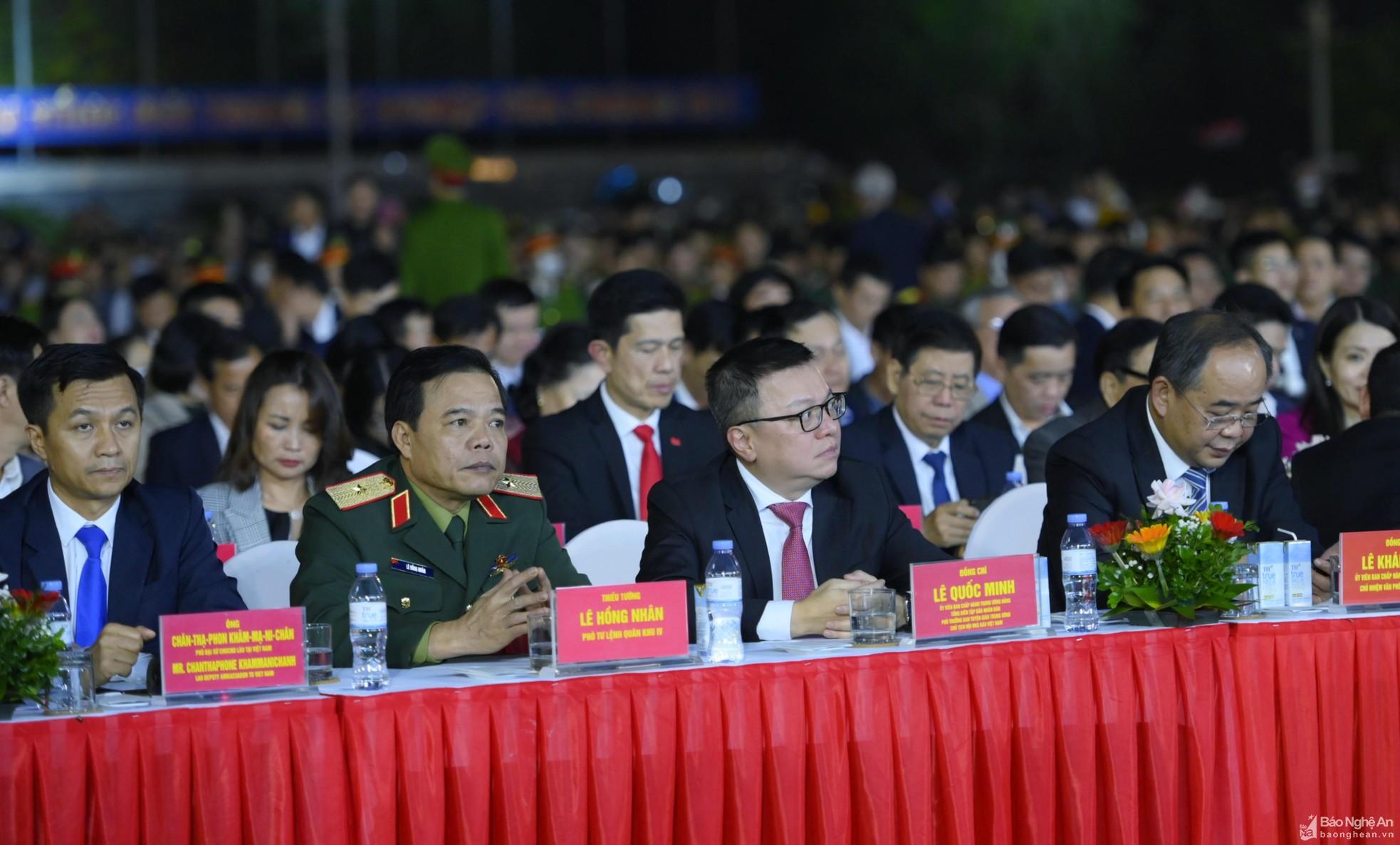 Chủ tịch nước Nguyễn Xuân Phúc: Phát huy mạnh mẽ giá trị văn hóa Hồ Xuân Hương trong giai đoạn mới ảnh 4