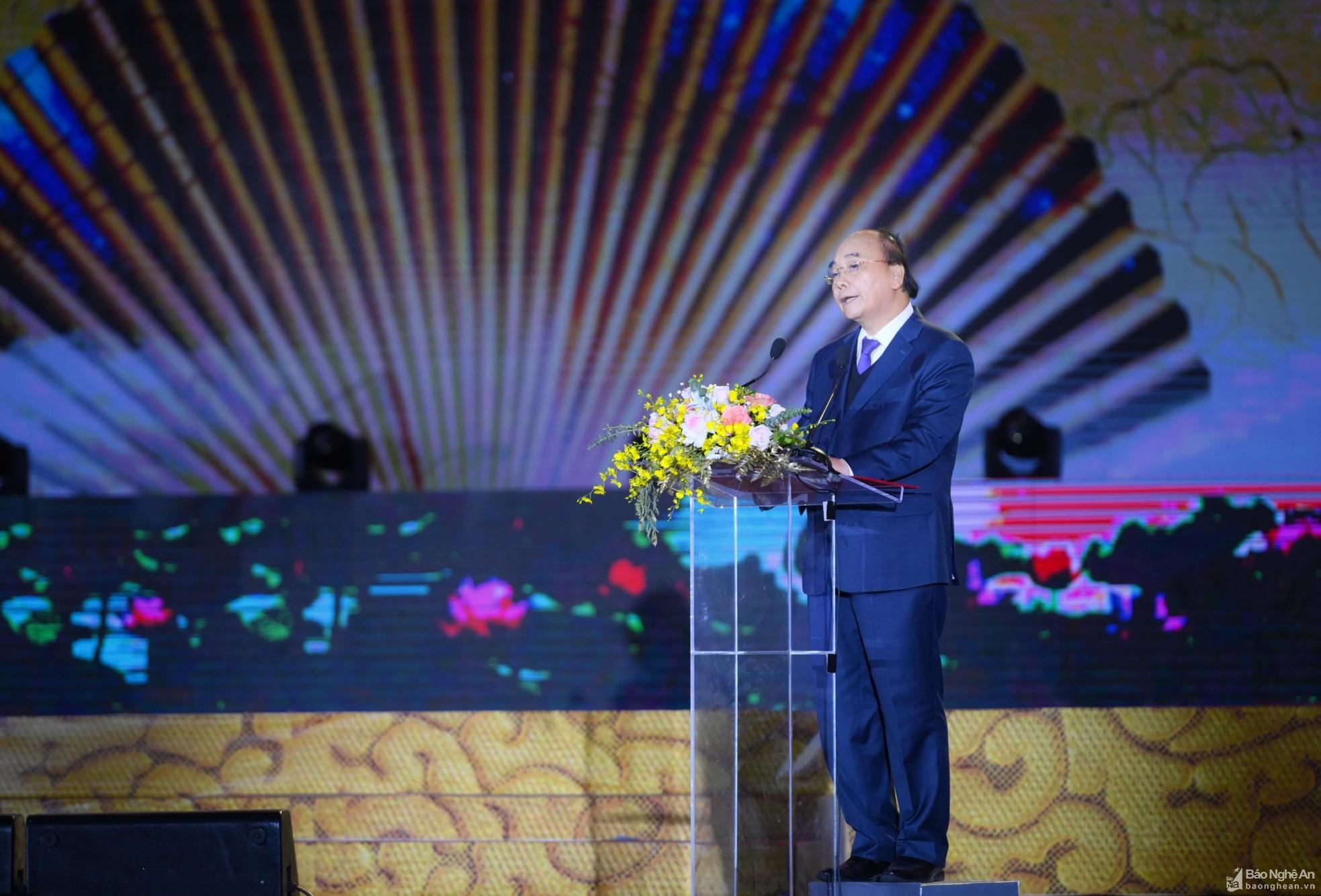 Chủ tịch nước Nguyễn Xuân Phúc: Phát huy mạnh mẽ giá trị văn hóa Hồ Xuân Hương trong giai đoạn mới ảnh 1
