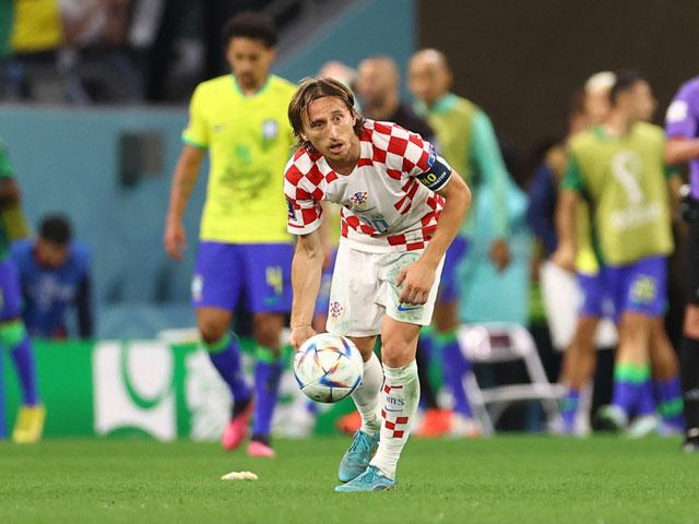 Modric và đồng đội xuất sắc vượt khó để loại Brazil