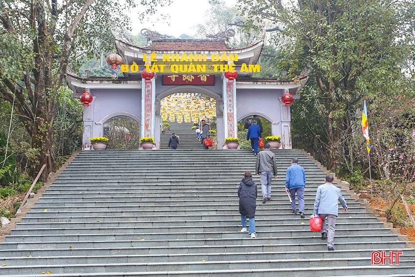 Lễ khai hội chùa Hương Tích (Can Lộc) mở đầu năm du lịch Hà Tĩnh 2025 sẽ diễn ra vào ngày mồng 6 tháng Giêng âm lịch với nhiều hoạt động văn hóa, thể thao, trò chơi dân gian sôi nổi... bqbht_br_a9.jpg