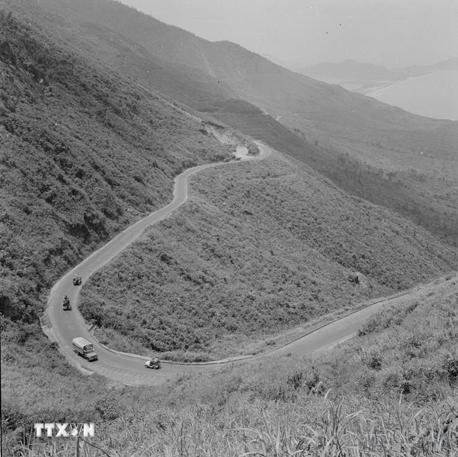 Các đơn vị bộ binh và cơ giới qua đèo Hải Vân tiến về Đà Nẵng. (Ảnh: Lâm Hồng Long/TTXVN) ttxvn-chien-dich-hue-da-nang-don-quyet-dinh-giai-phong-hoan-toan-mien-nam.jpg