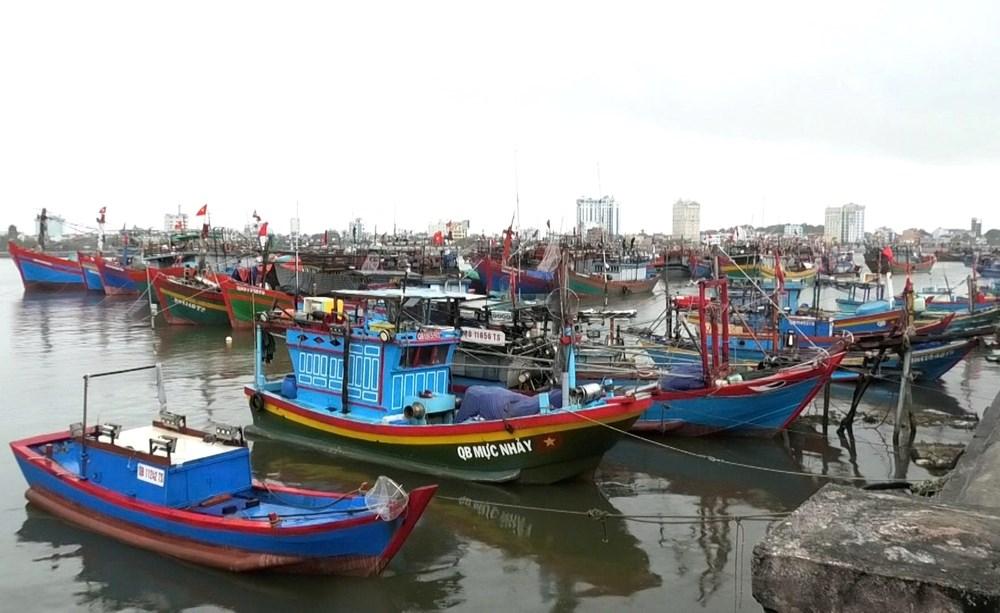 Quảng Bình: Di dời khẩn cấp 10 hộ dân do mưa lũ - Ảnh 2. Quảng Bình: Di dời khẩn cấp 10 hộ dân do mưa lũ - Ảnh 2.