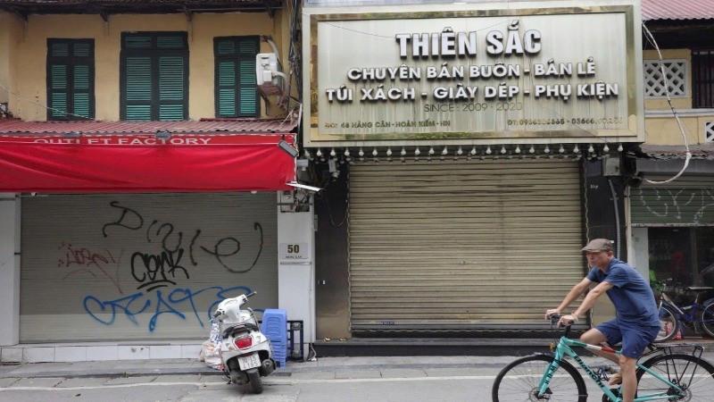 Hiện tượng nhiều hộ kinh doanh đóng cửa, tạm ngừng hoạt động gây không ít lo ngại. (Ảnh: KHIẾU MINH)