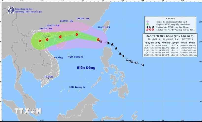 Hướng di chuyển của bão số 3 lúc 13 giờ, ngày 19/7. (Ảnh: TTXVN phát)