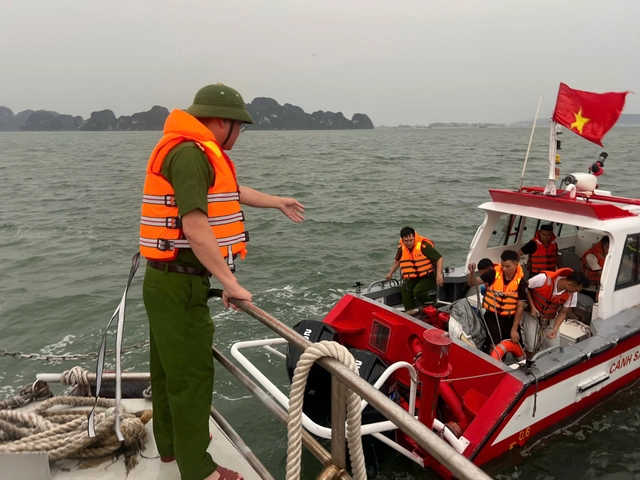 Vụ đắm tàu du lịch trên vịnh Hạ Long: Cứu được 11 người, tìm thấy 28 thi thể nạn nhân - Ảnh 5.