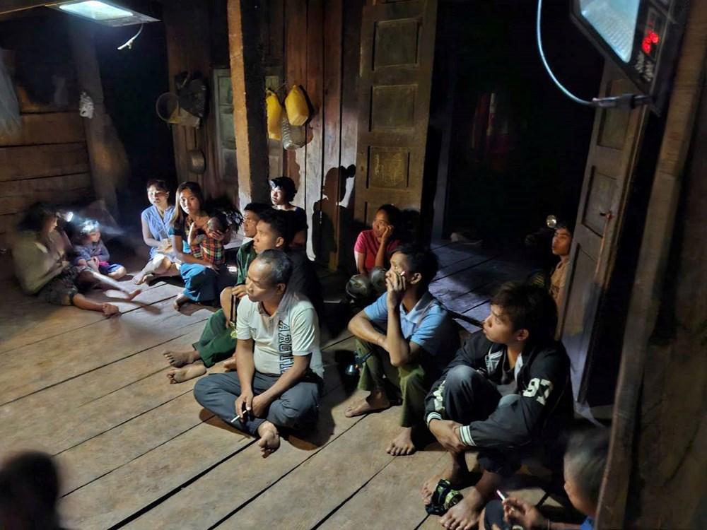 Nhiều bản làng bị cô lập - ảnh 3