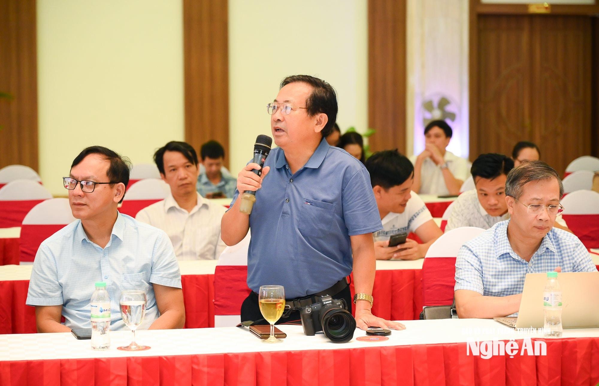 Họp báo trước đại hội-8