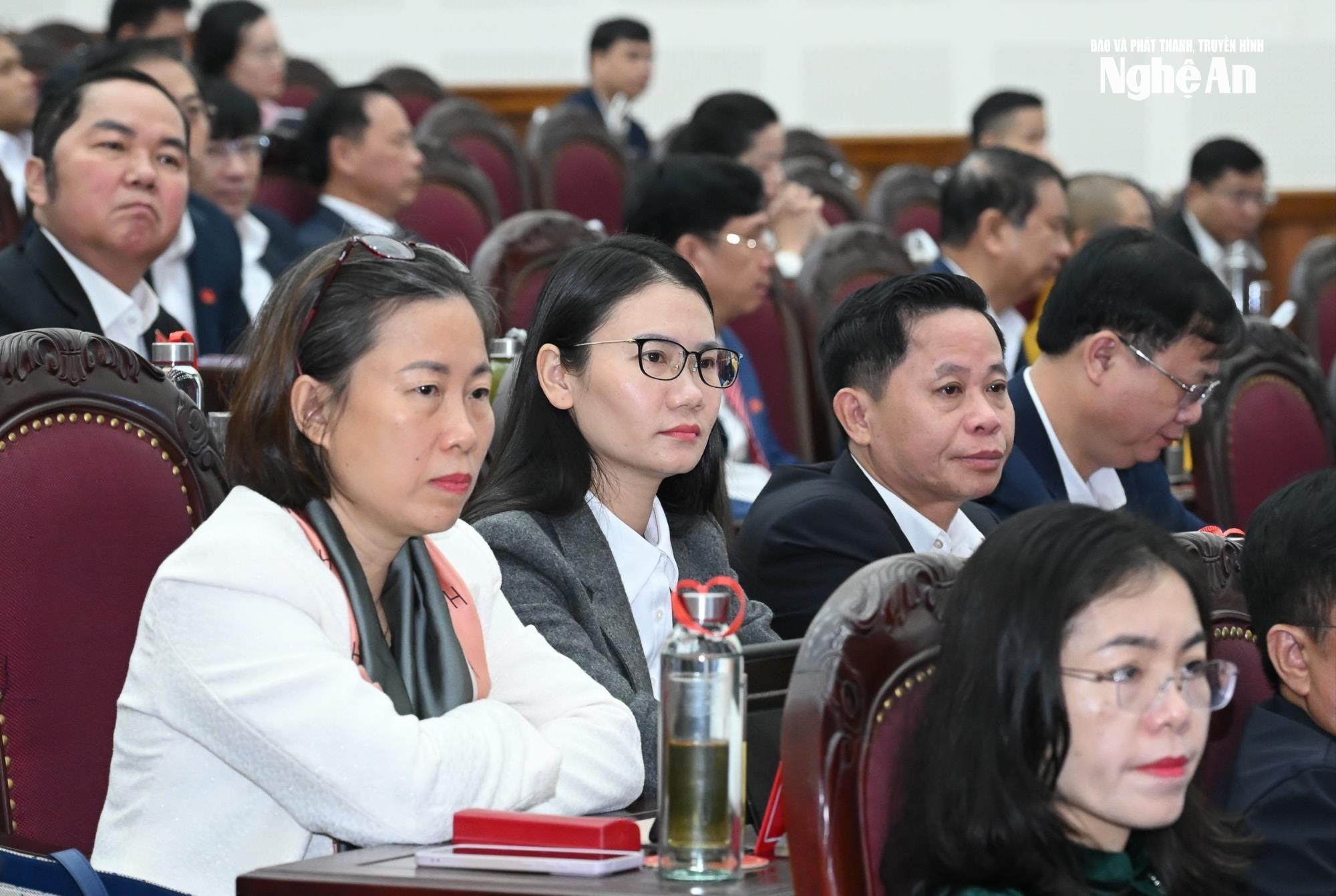 Các đại biểu HĐND tỉnh tại phiên chất vấn. Ảnh: Thành Cường