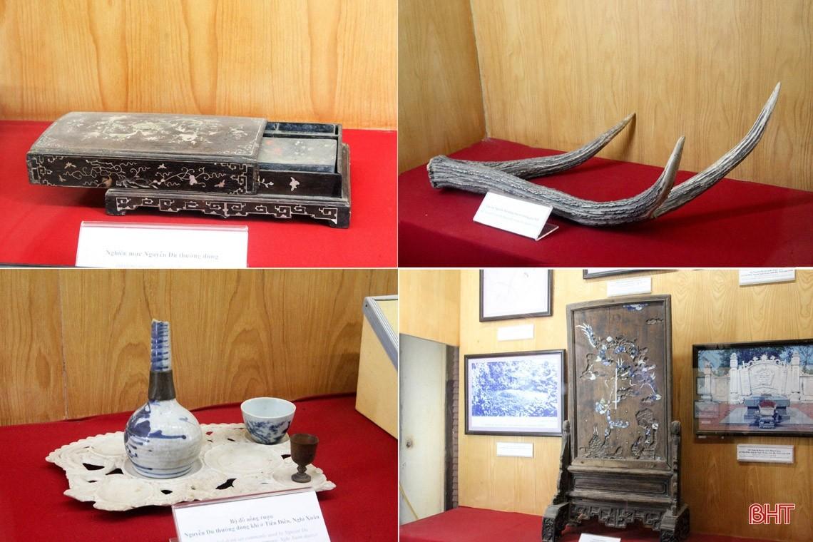 Một số tư liệu hiện vật về di sản Nguyễn Du và Truyện Kiều trưng bày phục vụ khách tham quan tại di tích Đại thi hào. 154d3215322t36104l0.jpg