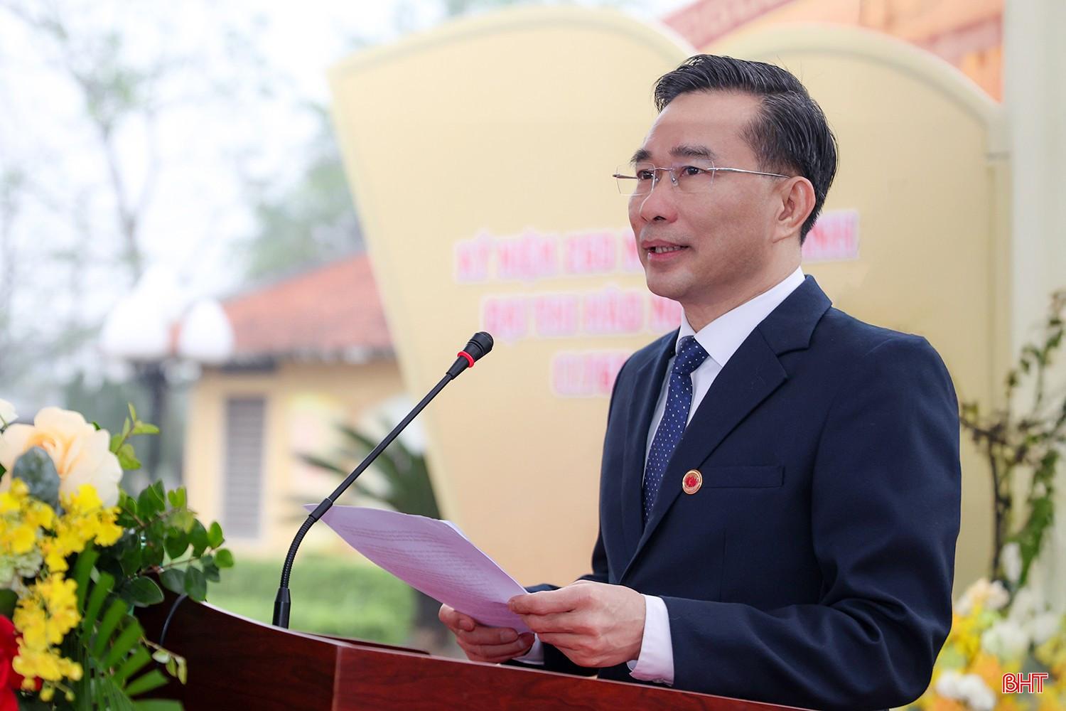 Giám đốc Sở Văn hóa, Thể thao và Du lịch Nguyễn Viết Trường khai mạc Trưng bày chuyên đề “Đại thi hào Nguyễn Du - Ngàn năm nhớ mãi”. bqbht_br_aimg-2546-2715.jpg