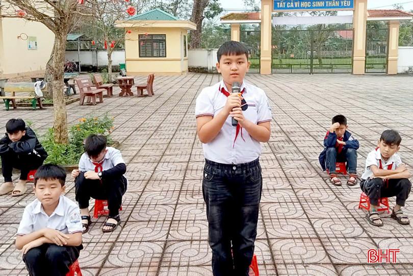 Sau hoạt động xem phim tư liệu tại các chi đội, học sinh Trường Tiểu học Sơn Bình sinh hoạt tập thể, trả lời kiến thức về Tổng Bí thư Hà Huy Tập. bqbht_br_651212982-122279031878050774-3351358138712692884-n.jpg