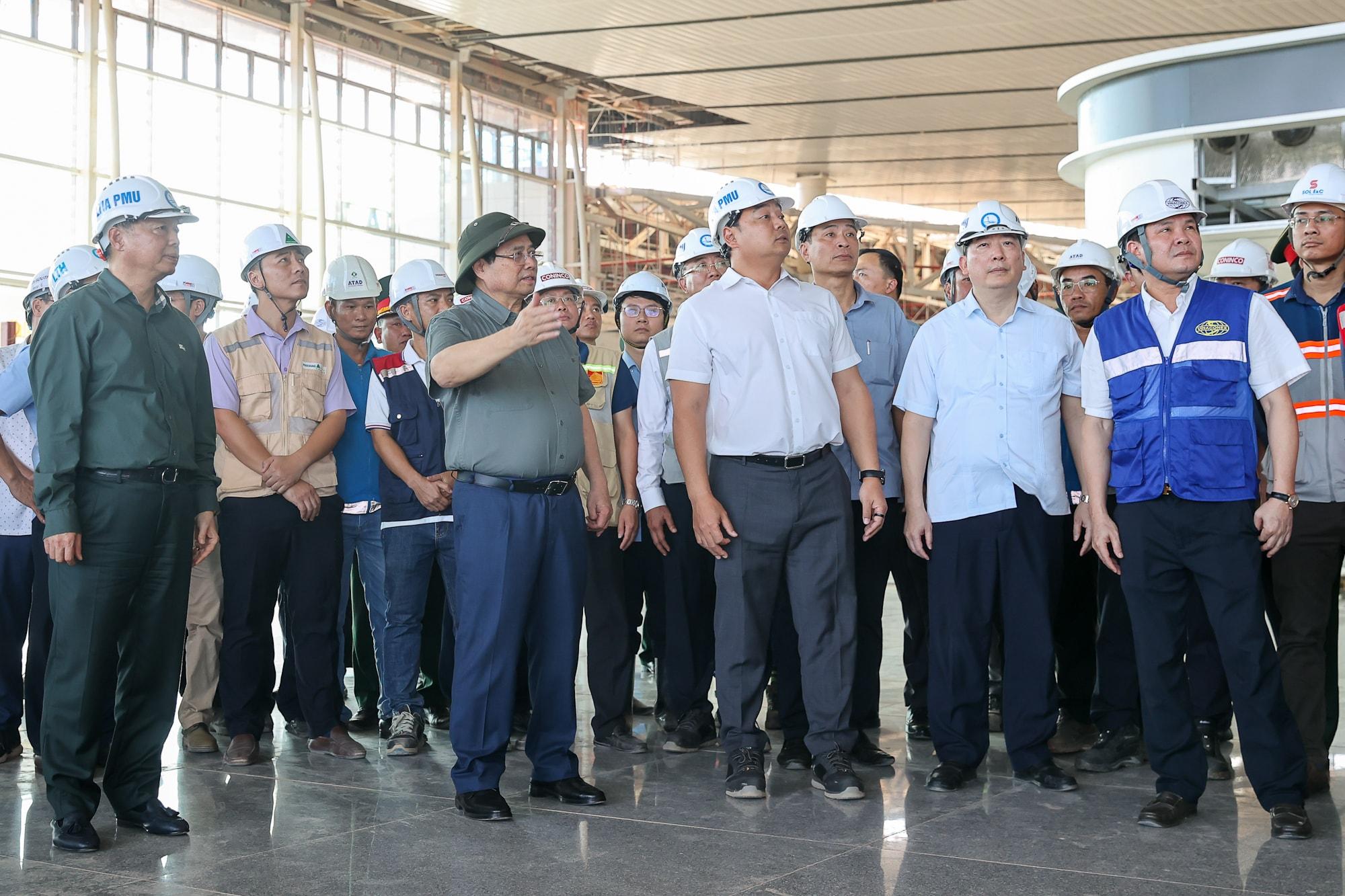 Thủ tướng Phạm Minh Chính: Khai thác thương mại sân bay Long Thành vào cuối năm 2026- Ảnh 2. Thủ tướng Phạm Minh Chính: Khai thác thương mại sân bay Long Thành vào cuối năm 2026- Ảnh 2.