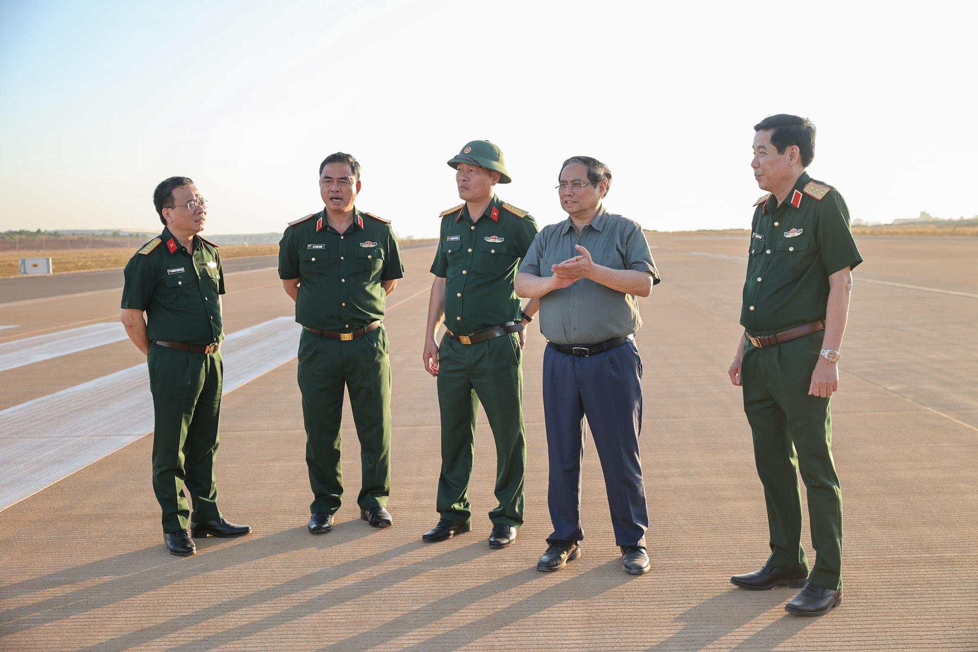 Thủ tướng Phạm Minh Chính: Khai thác thương mại sân bay Long Thành vào cuối năm 2026- Ảnh 7. Thủ tướng Phạm Minh Chính: Khai thác thương mại sân bay Long Thành vào cuối năm 2026- Ảnh 7.