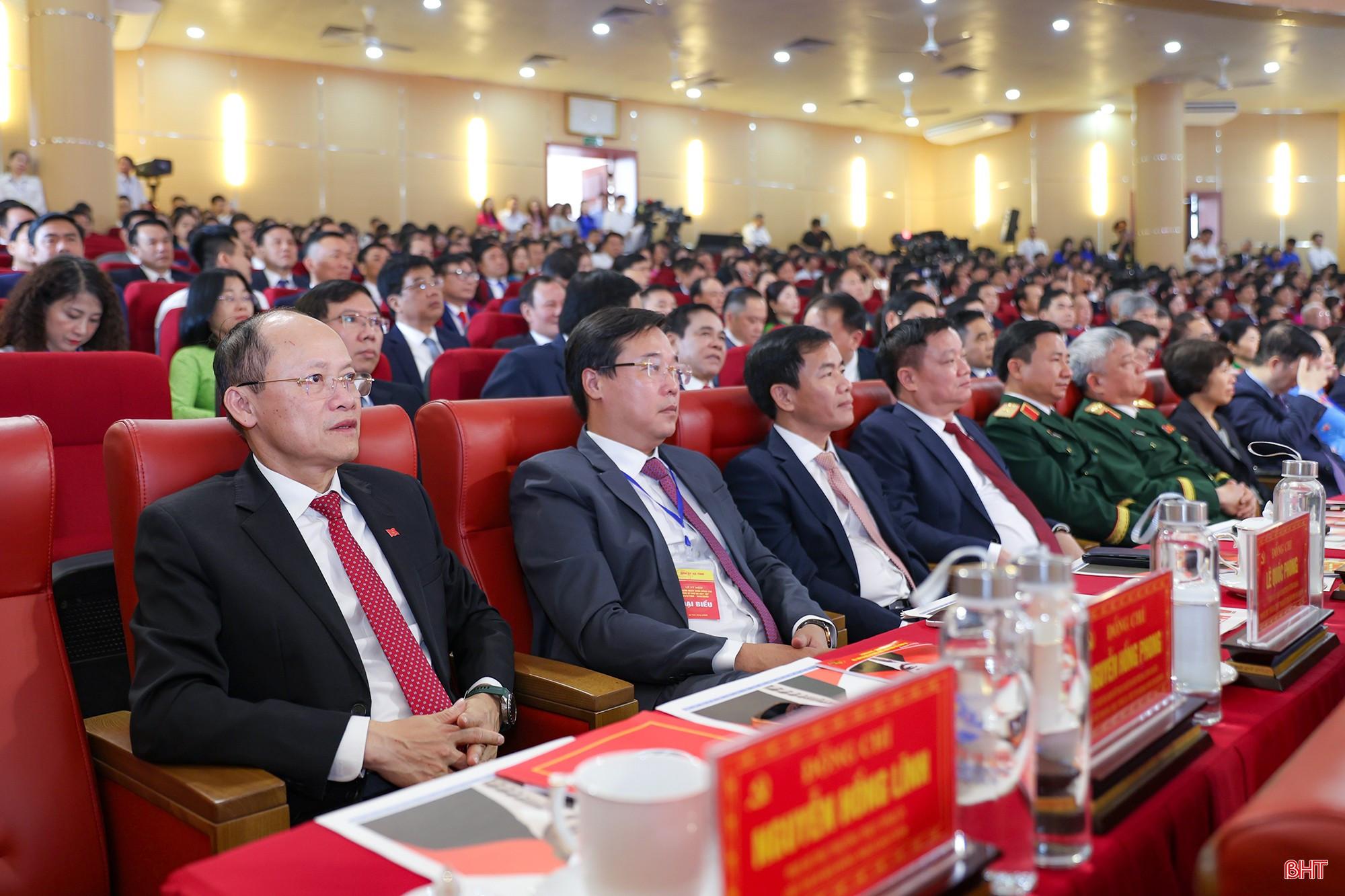 Đồng chí Nguyễn Hồng Lĩnh - Phó Bí thư Thường trực Tỉnh ủy, Chủ tịch HĐND tỉnh tham dự lễ kỷ niệm.