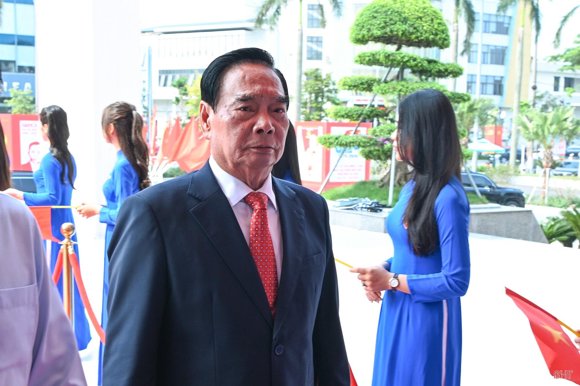 Nguyên Thường trực Ban Bí thư Lê Hồng Anh tới dự buổi lễ.