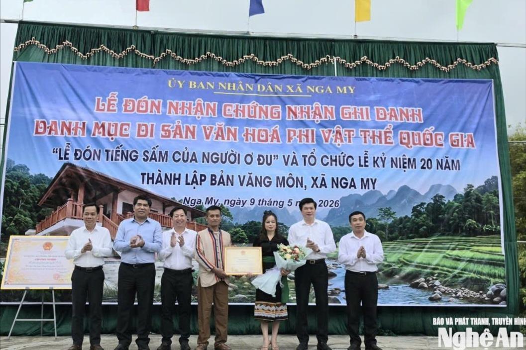 bna_trao-bang-cong-nhan-di-san-phi-vat-the(1).jpg
