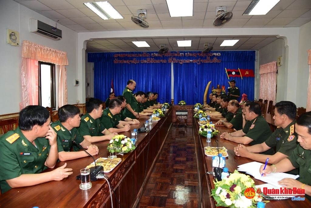 Bộ Tư lệnh Quân khu 4 thăm, chúc tết cổ truyền Nước Cộng hòa DCND Lào.
