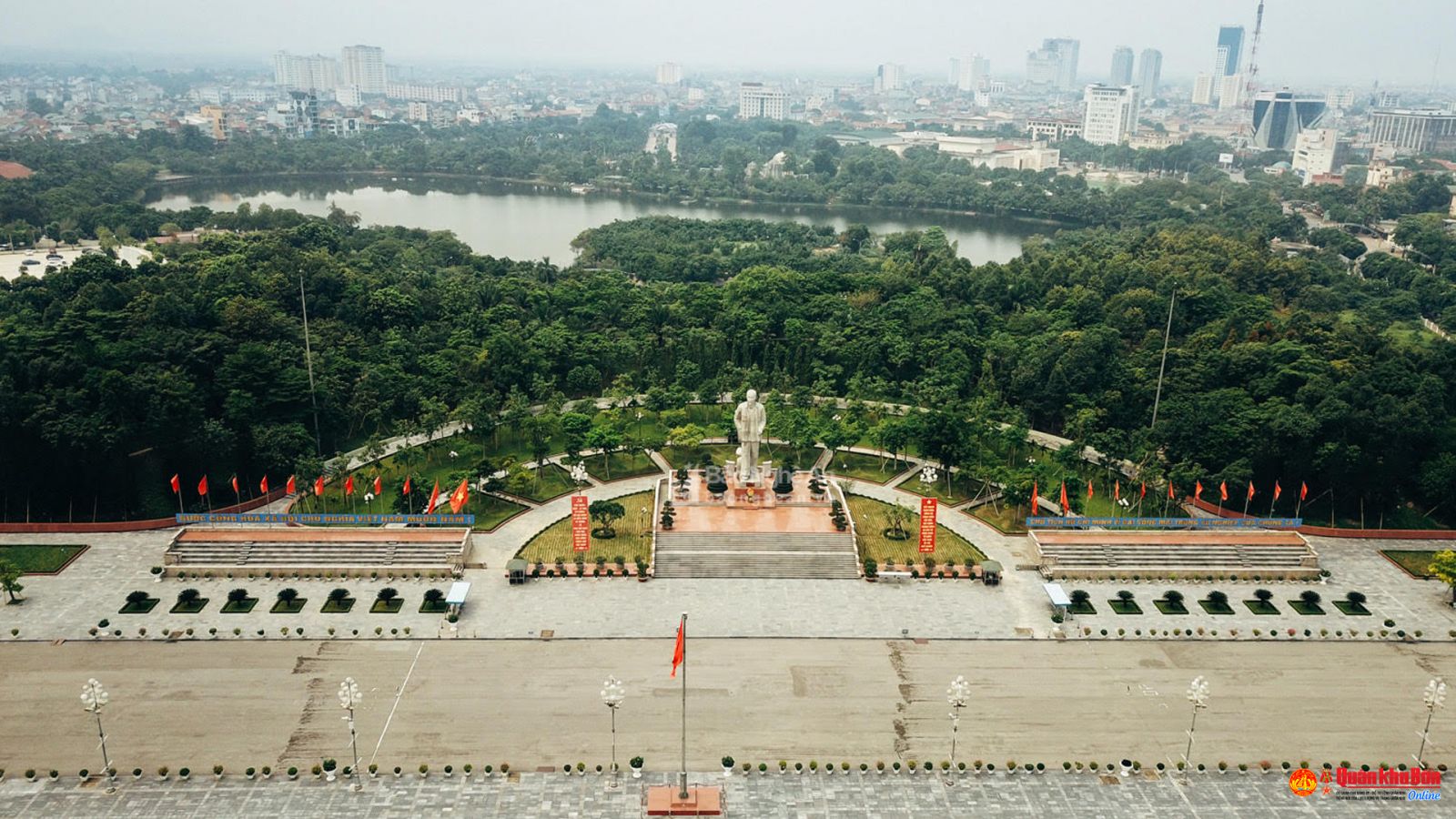 Thành phố Vinh nhìn từ phía Quảng trường Hồ Chí Minh.