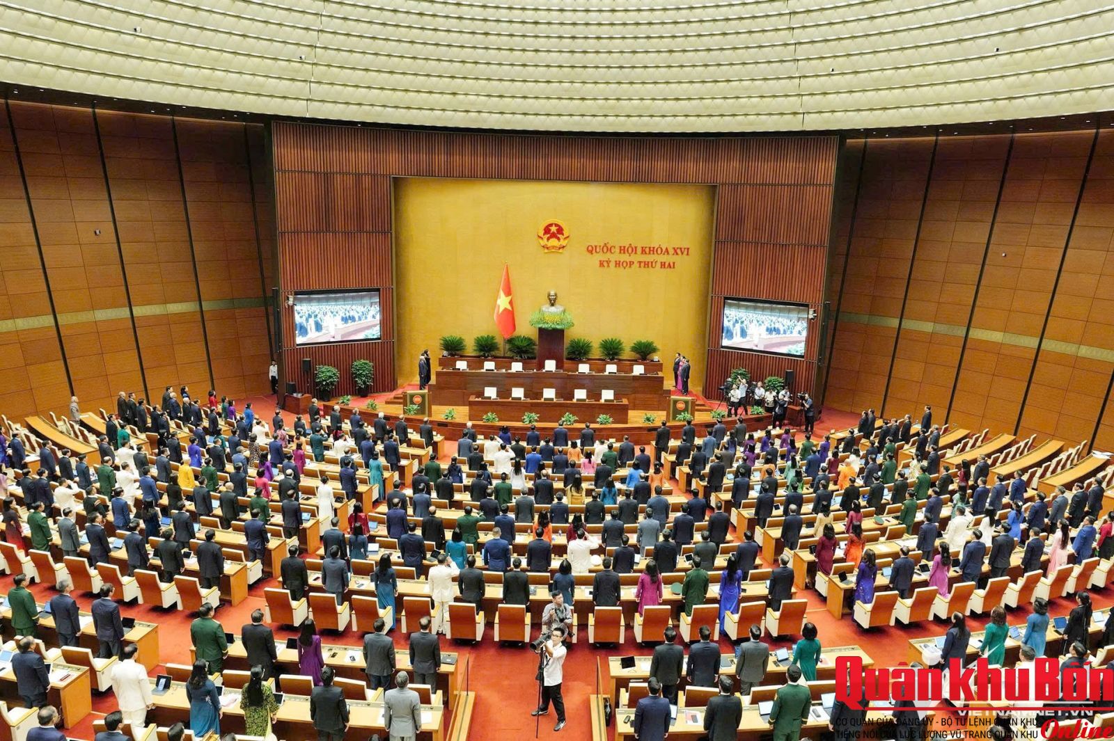 W-Khai mạc  2.jpg