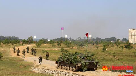 Báo cáo điển hình tiên tiến của Sư đoàn 324 tại Đại hội Thi đua Quyết thắng toàn quân lần thứ XI