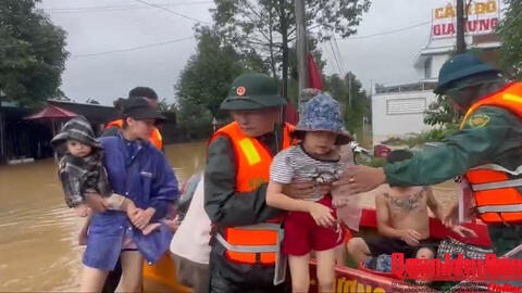 Phóng sự LŨ CHỒNG LŨ, BỘ ĐỘI, DÂN QUÂN TỔNG LỰC GIÚP DÂN