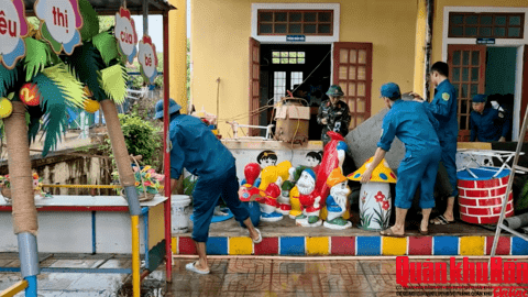 Phóng sự truyền hình: BỘ ĐỘI, DÂN QUÂN QUẢNG TRỊ GIÚP DÂN KHẮC PHỤC HẬU QUẢ LŨ LỤT