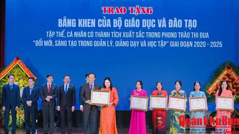 Bộ trưởng Bộ Giáo dục & Đào tao: Nhà giáo cần làm sao xứng đáng với sự tôn vinh