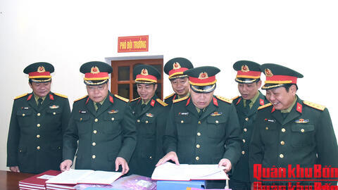 Đại tá Ngô Nam Cường, Phó Tư lệnh Quân khu 4 kiểm tra Đoàn Kinh tế - Quốc phòng 4