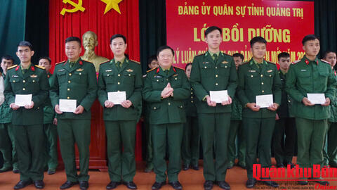 Đảng uỷ Quân sự tỉnh Quảng Trị bế mạc lớp bồi dưỡng lý luận chính trị dành cho đảng viên mới năm 2025