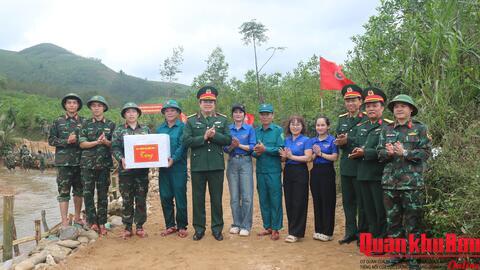 Cục Chính trị Quân khu kiểm tra công tác dân vận tại tỉnh Quảng Trị