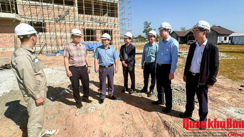 Thiếu tướng Nguyễn Ngọc Hà, Phó Tư lệnh Quân khu 4 kiểm tra các công trình tại Lào