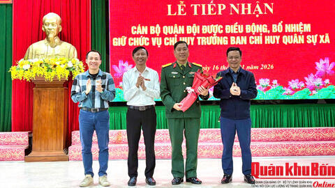 Trung tá Trần Mạnh Hùng giữ chức Chỉ huy trưởng Ban Chỉ huy Quân sự xã Yên Hòa, tỉnh Hà Tĩnh