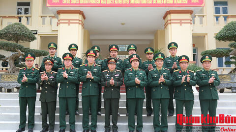 Quân khu 4 chúc Tết Đồn Biên phòng Cửa khẩu Quốc tế Na Mèo, tỉnh Thanh Hóa