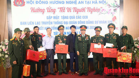 Hội đồng hương Nghệ An tại Hà Nội gặp mặt, tặng quà Cựu chiến binh Sư đoàn 320