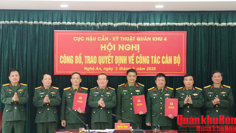 Cục Hậu cần – Kỹ thuật Quân khu 4 công bố, trao quyết định công tác cán bộ năm 2026