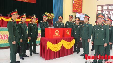 Thiếu tướng Lê Văn Vỹ kiểm tra công tác chuẩn bị bầu cử tại các đơn vị trên địa bàn tỉnh Thanh Hóa