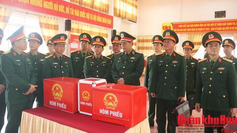 Thiếu tướng Lê Văn Vỹ kiểm tra công tác chuẩn bị bầu cử tại Lữ đoàn 16 và Lữ đoàn 206