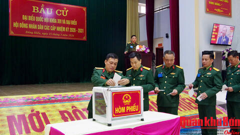 Lữ đoàn 206 (Quân khu 4) hoàn thành bỏ phiếu bầu cử