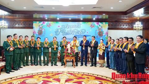Bộ Tư lệnh Quân khu 4 chúc Tết Bunpimay Lào
