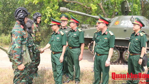 Bộ Tổng tham mưu Quân đội Nhân dân Việt Nam kiểm tra sẵn sàng chiến đấu tại Bộ Chỉ huy Quân sự thành phố Huế.