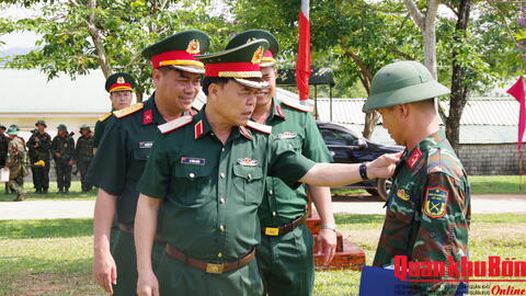 Trung đoàn 1, Sư đoàn 324 (Quân khu 4) hoàn thành tốt nhiệm vụ huấn luyện, sẵn sàng chiến đấu
