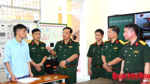Quân khu 4,  kiểm tra hoạt động của Trường Cao đẳng Nghề số 4.