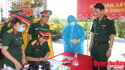 Ban chỉ đạo 515 thành phố Huế lấy mẫu sinh phẩm hài cốt liệt sĩ