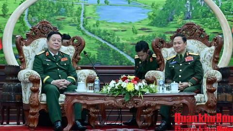 Hợp tác quốc phòng Việt Nam - Lào ngày càng tin cậy, toàn diện và thực chất