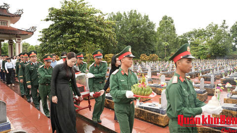 Sư đoàn 968: Truy điệu, an táng hài cốt liệt sĩ tìm thấy trong vườn nhà dân