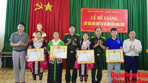 Đoàn Kinh tế - Quốc phòng 5 (Quân khu 4) bế giảng lớp học xóa mù chữ, tái mù chữ