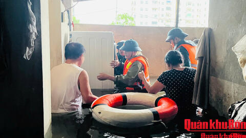 Lực lượng vũ trang Nghệ An nhanh chóng giúp dân khắc phục hậu quả mưa lụt